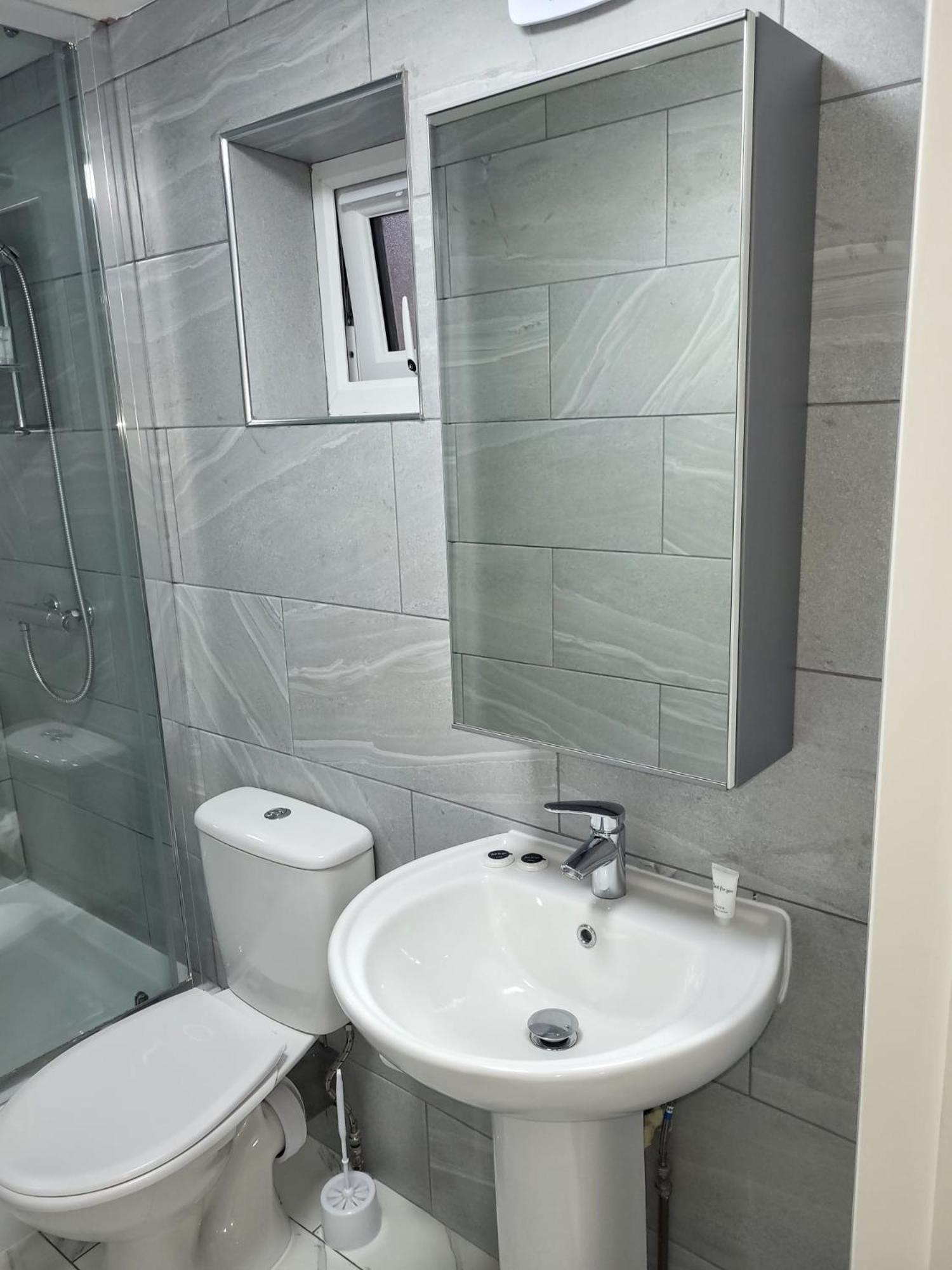 Вілла Lovely 2-Bed Fully Refurbished House In Лондон Екстер'єр фото